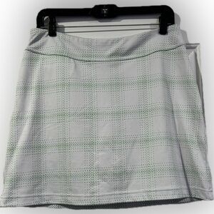 Under Armour Women's Green/White Skorts Golf/Tennis/Pickle Ball Size Small Loose